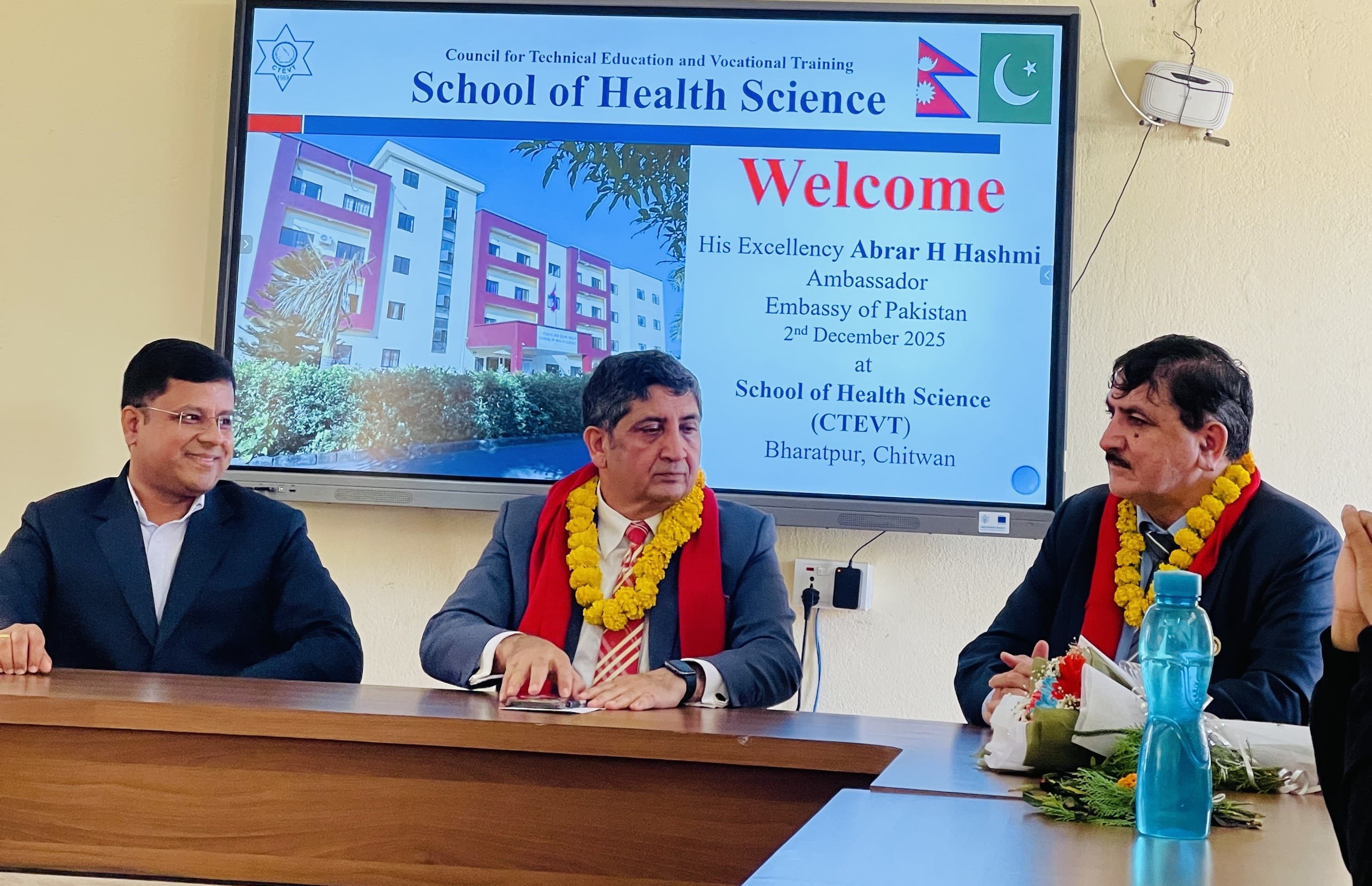 नेपालका लागि पाकिस्तानका राजदूत महामहिम अब्रार एच. हाश्मीद्वारा चितवनस्थित स्कुल अफ हेल्थ साइन्सको औपचारिक भ्रमण