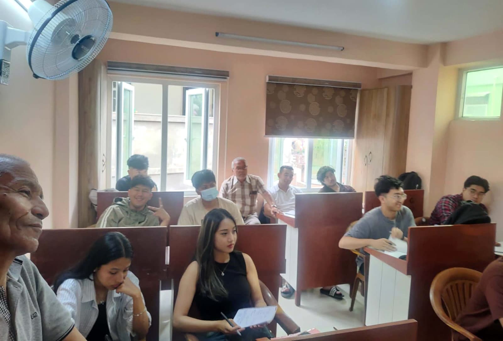 सुन चाँदी तथा रत्न पत्थर पहिचान सम्बन्धी तालिम हुँदै