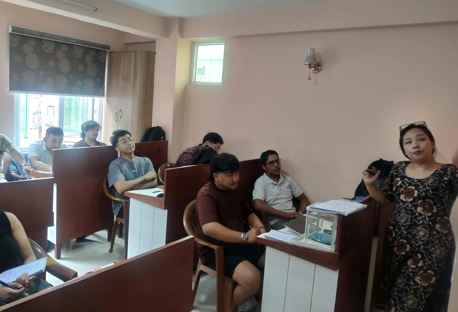 सुन चाँदी तथा रत्न पत्थर पहिचान सम्बन्धी तालिम हुँदै